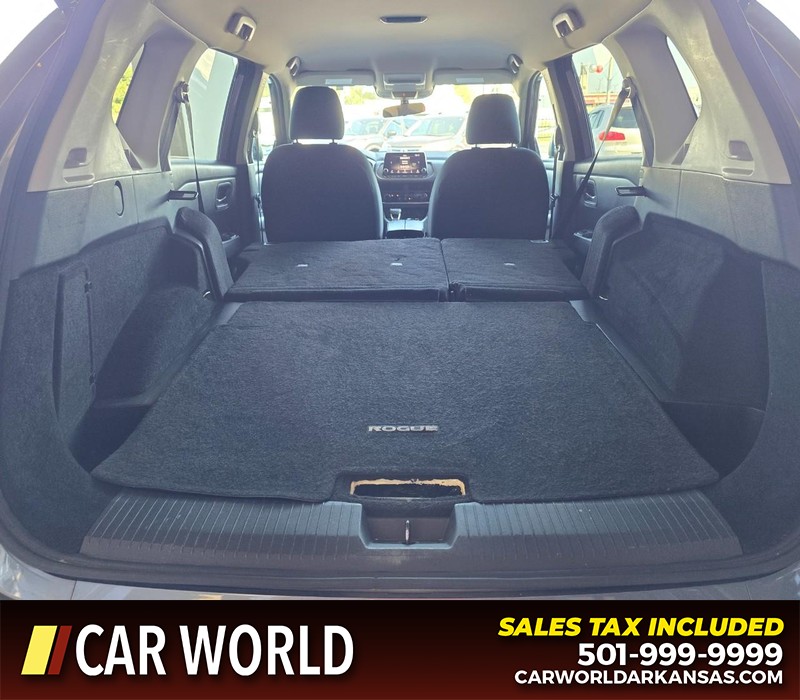 Nissan Rogue Vehicle Full-screen Gallery Image 14