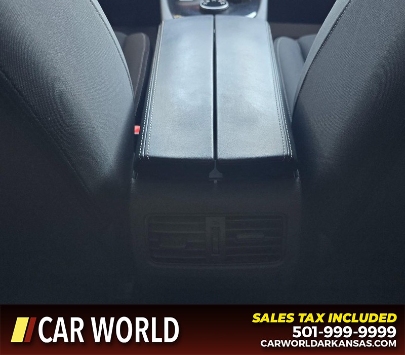 Nissan Rogue Vehicle Full-screen Gallery Image 19