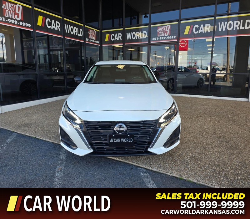 Nissan Altima Vehicle Full-screen Gallery Image 2