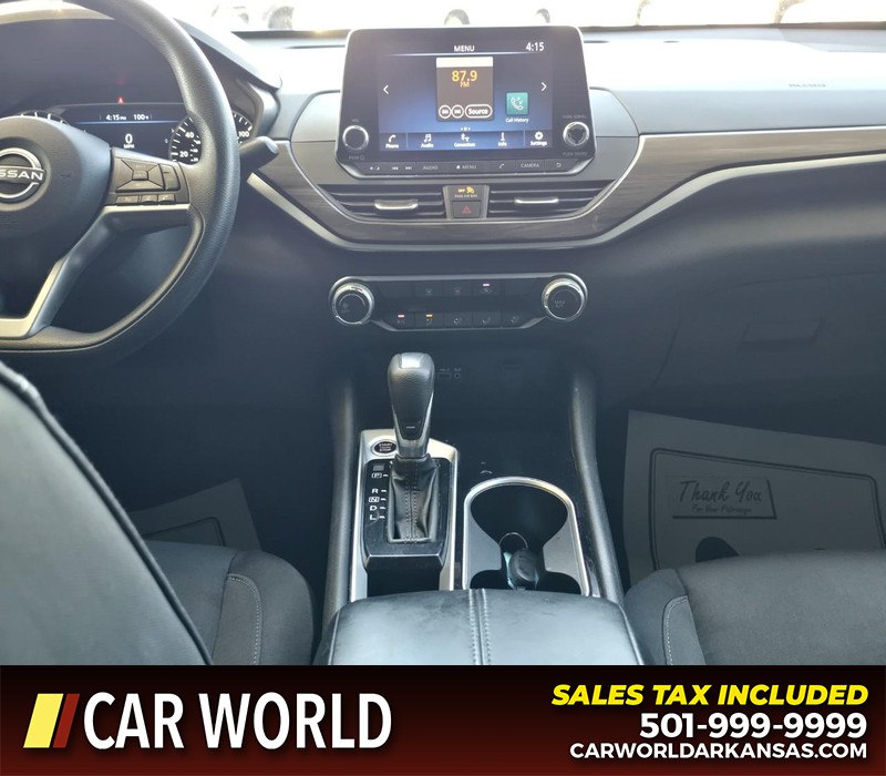 Nissan Altima Vehicle Full-screen Gallery Image 18