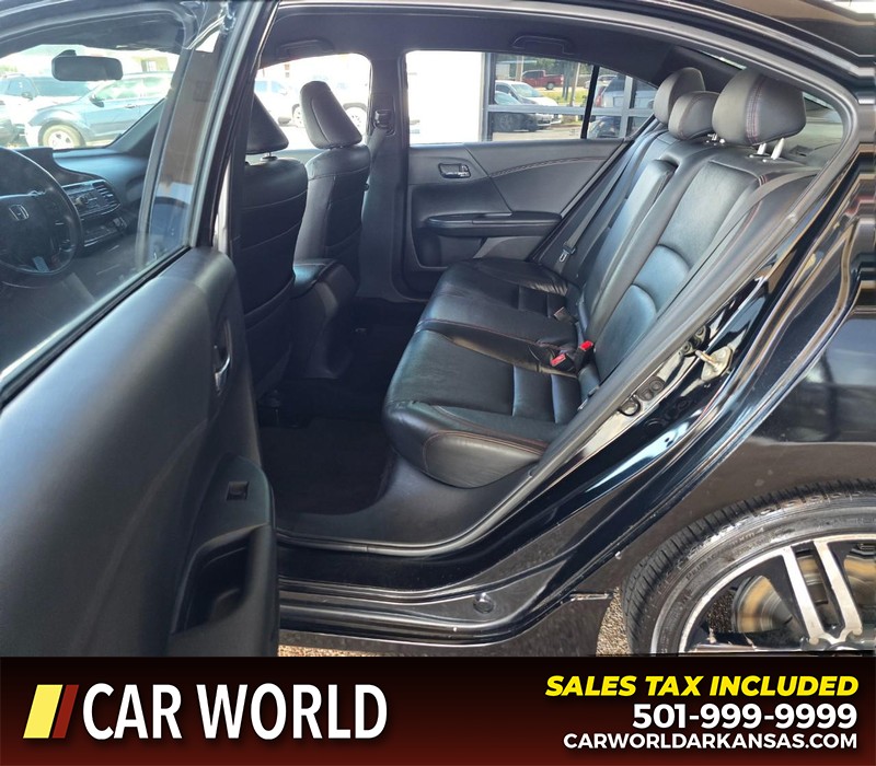 Honda Accord Sedan Vehicle Full-screen Gallery Image 10