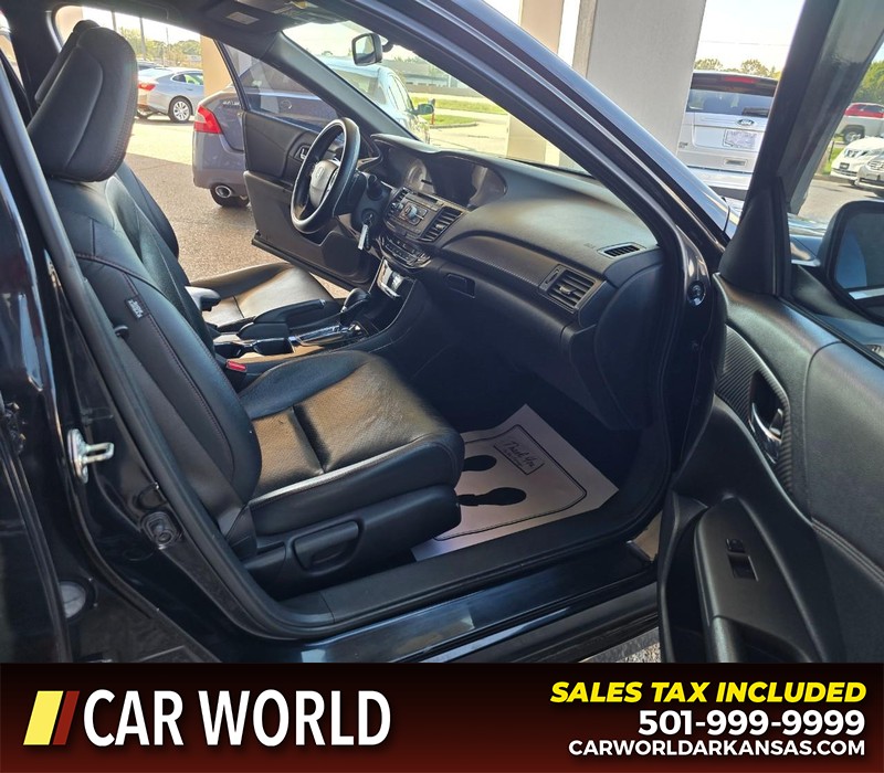 Honda Accord Sedan Vehicle Full-screen Gallery Image 11
