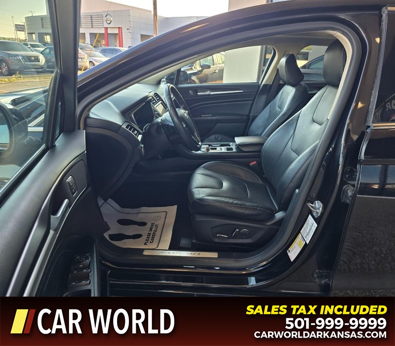 Ford Fusion Vehicle Full-screen Gallery Image 9