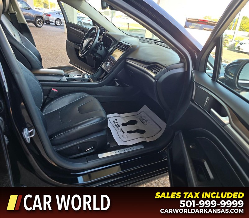 Ford Fusion Vehicle Full-screen Gallery Image 12