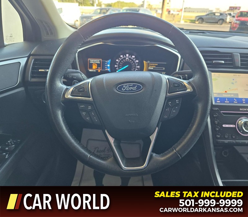 Ford Fusion Vehicle Full-screen Gallery Image 16