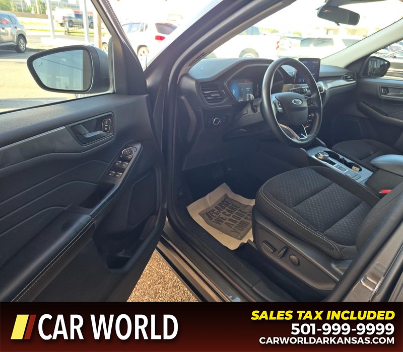 Ford Escape Vehicle Full-screen Gallery Image 7
