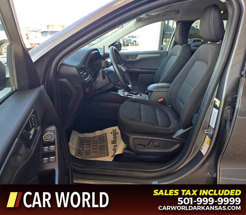 Ford Escape Vehicle Full-screen Gallery Image 8
