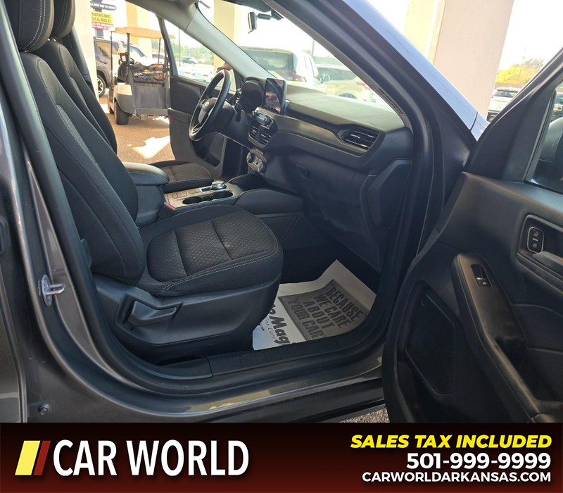 Ford Escape Vehicle Full-screen Gallery Image 11
