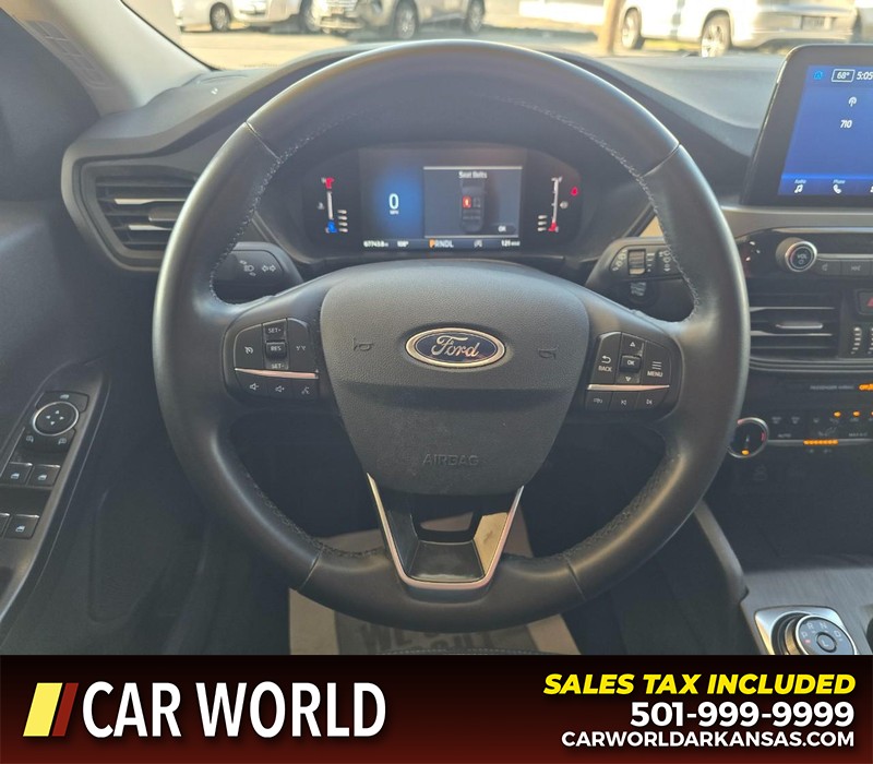 Ford Escape Vehicle Full-screen Gallery Image 15
