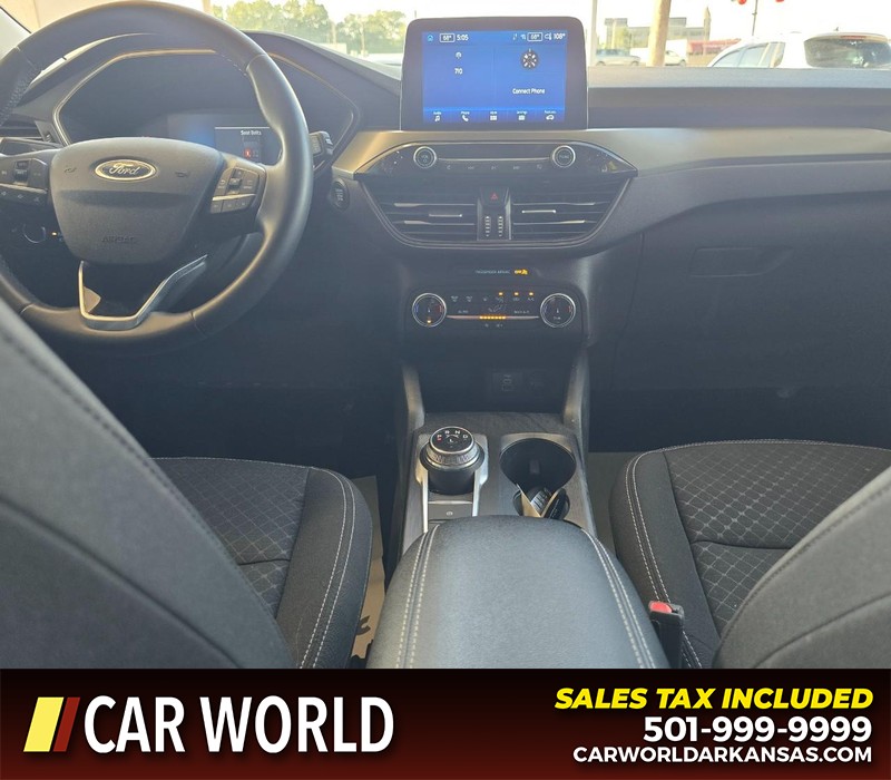 Ford Escape Vehicle Full-screen Gallery Image 18