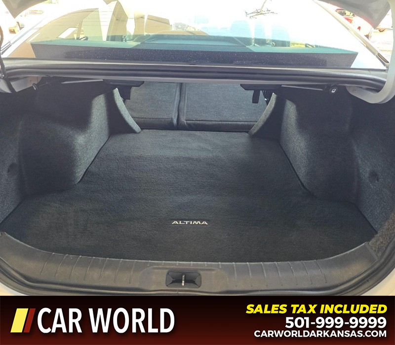 Nissan Altima Vehicle Full-screen Gallery Image 14