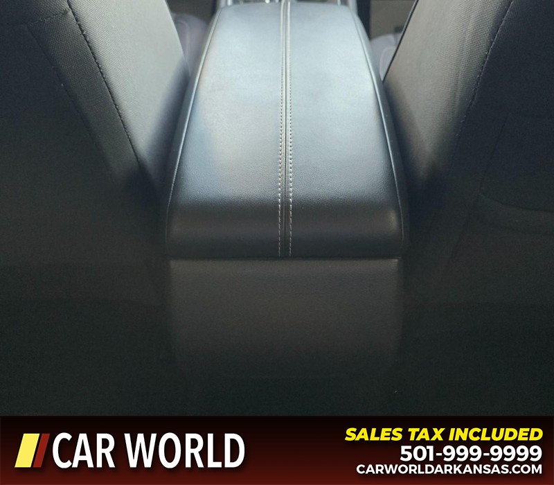Nissan Altima Vehicle Full-screen Gallery Image 19