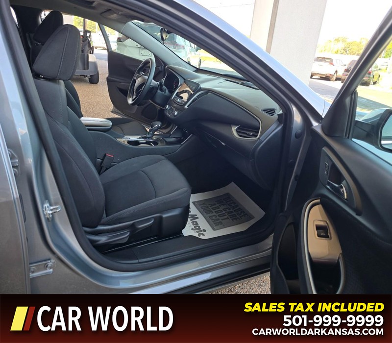Chevrolet Malibu Vehicle Full-screen Gallery Image 11