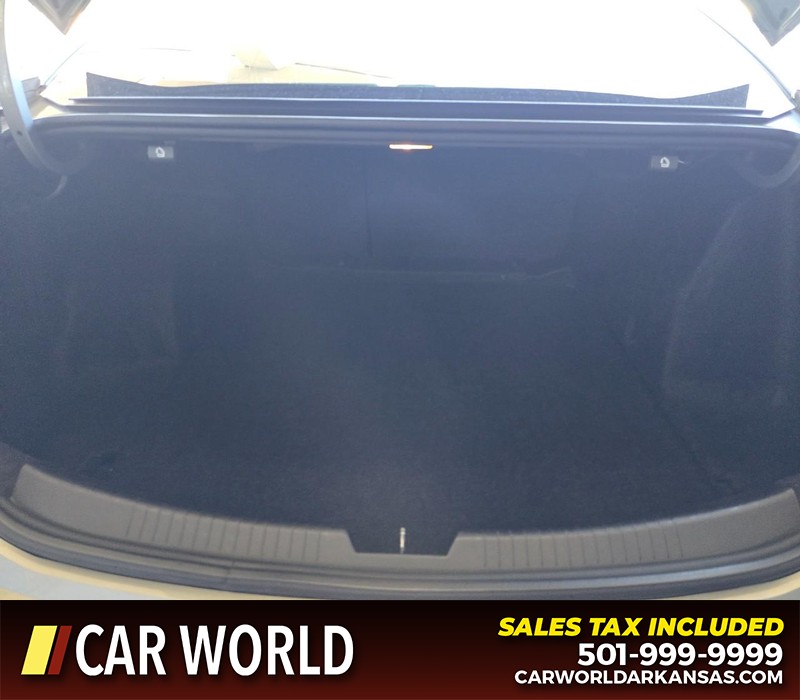 Chevrolet Malibu Vehicle Full-screen Gallery Image 13