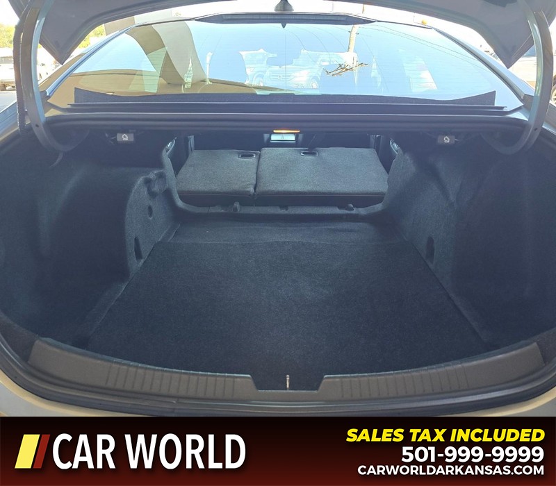 Chevrolet Malibu Vehicle Full-screen Gallery Image 14