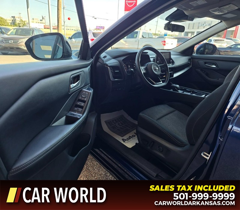 Nissan Rogue Vehicle Full-screen Gallery Image 7