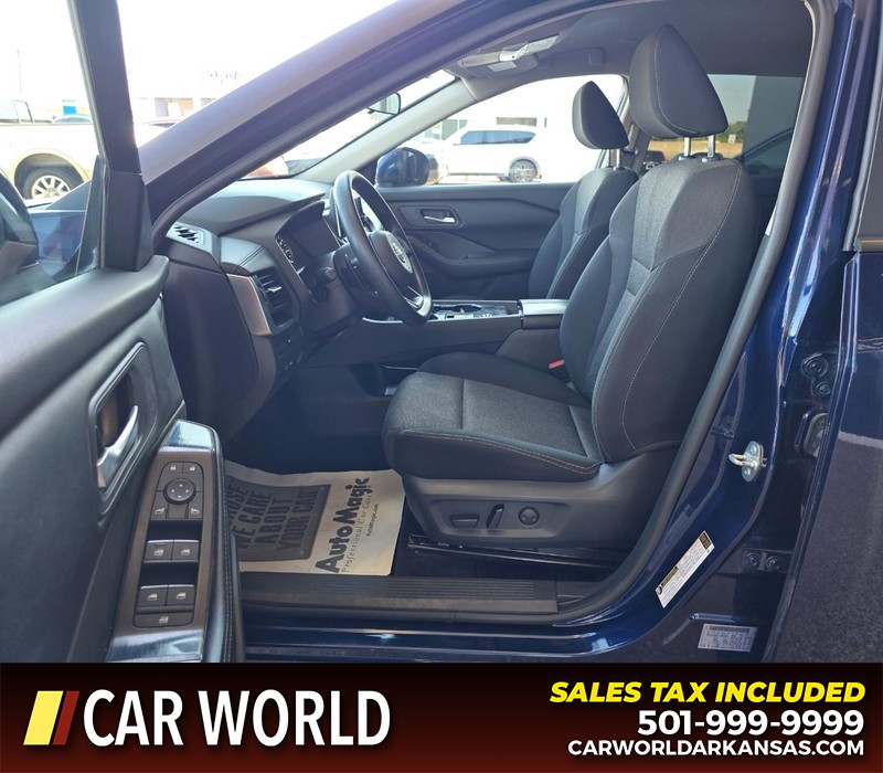 Nissan Rogue Vehicle Full-screen Gallery Image 8