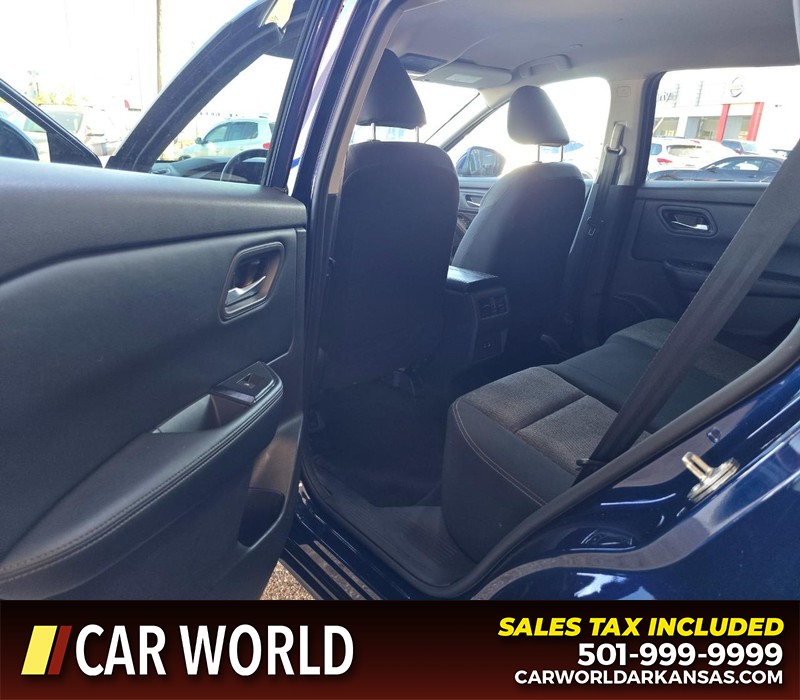 Nissan Rogue Vehicle Full-screen Gallery Image 9