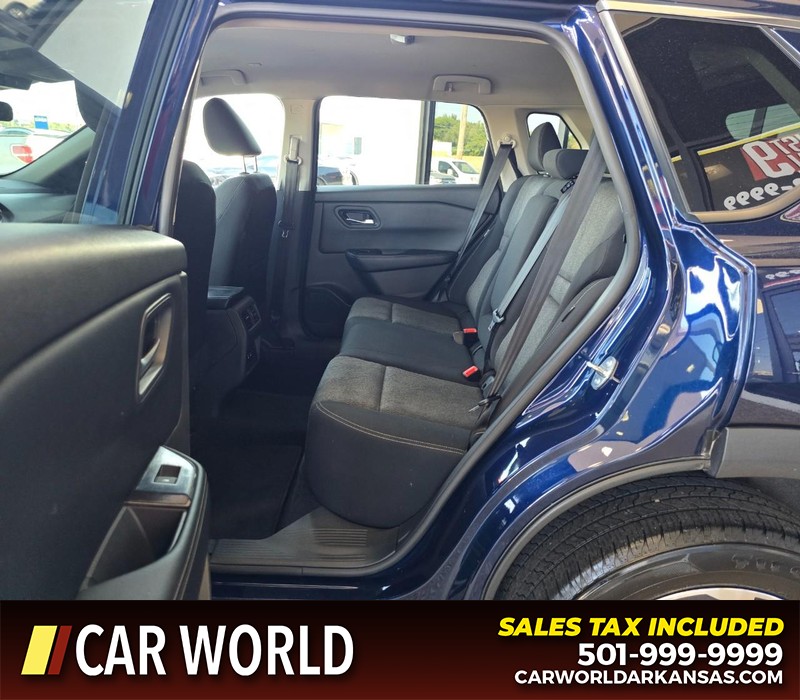 Nissan Rogue Vehicle Full-screen Gallery Image 10