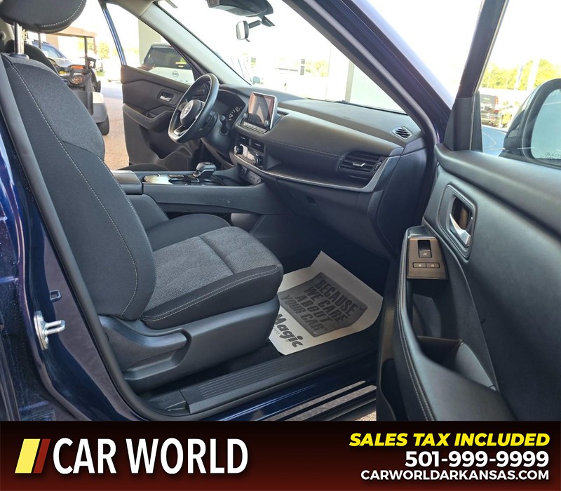 Nissan Rogue Vehicle Full-screen Gallery Image 11