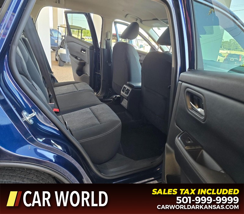 Nissan Rogue Vehicle Full-screen Gallery Image 12