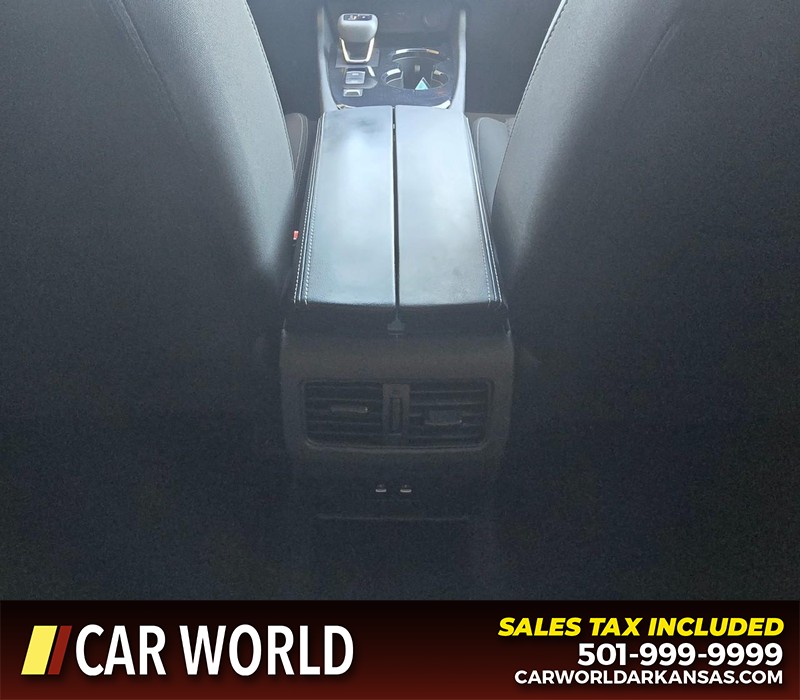Nissan Rogue Vehicle Full-screen Gallery Image 19