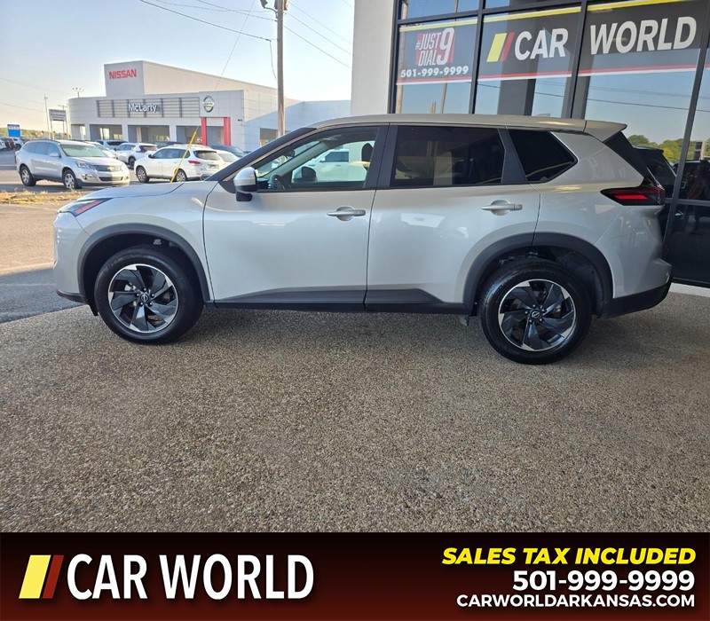 Nissan Rogue Vehicle Full-screen Gallery Image 4