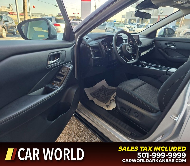Nissan Rogue Vehicle Full-screen Gallery Image 7