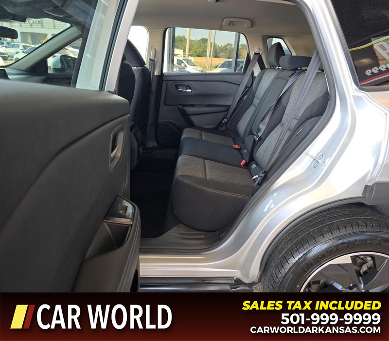 Nissan Rogue Vehicle Full-screen Gallery Image 10