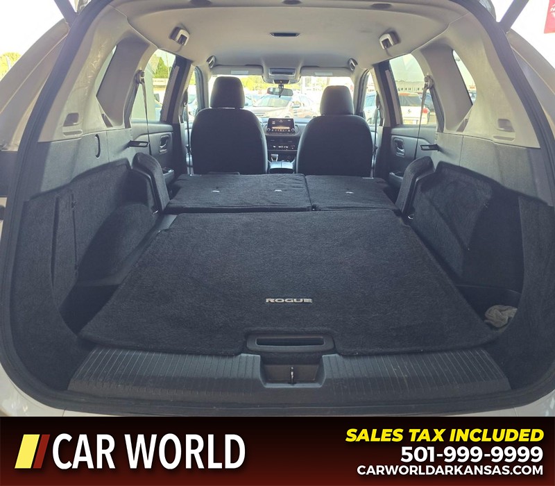 Nissan Rogue Vehicle Full-screen Gallery Image 14