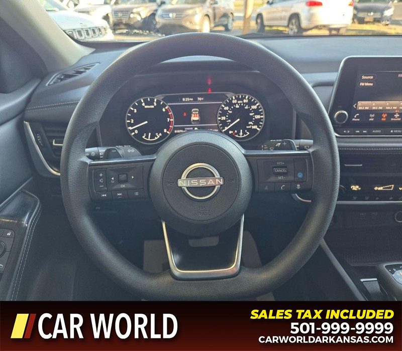 Nissan Rogue Vehicle Full-screen Gallery Image 15