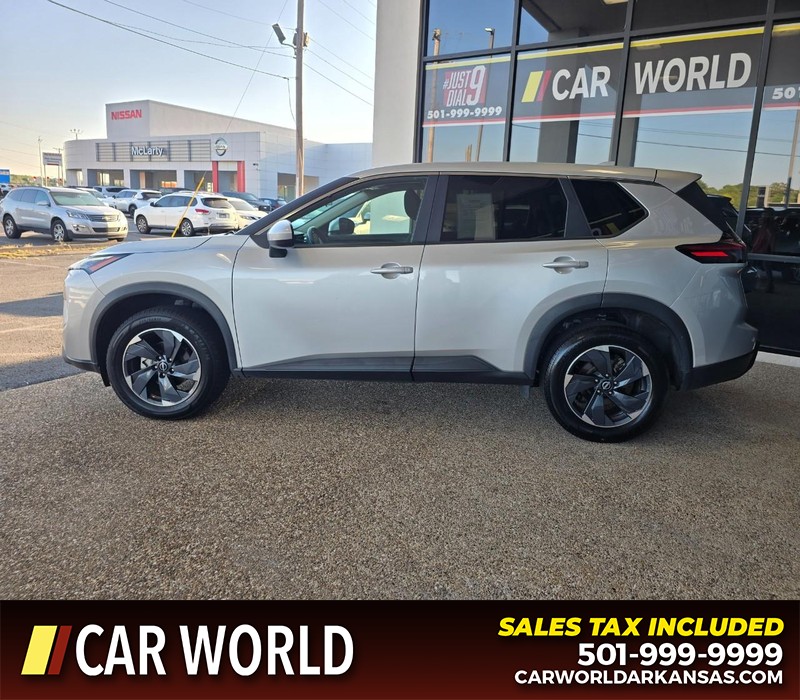 Nissan Rogue Vehicle Full-screen Gallery Image 4