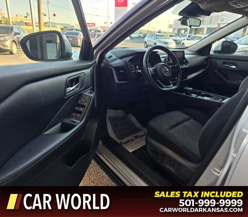 Nissan Rogue Vehicle Full-screen Gallery Image 7