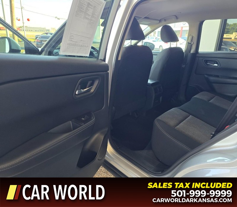 Nissan Rogue Vehicle Full-screen Gallery Image 9
