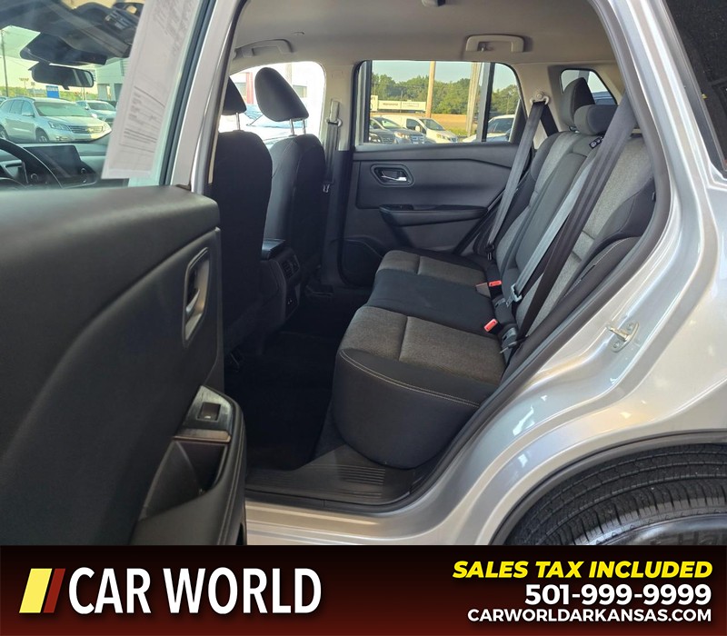 Nissan Rogue Vehicle Full-screen Gallery Image 10