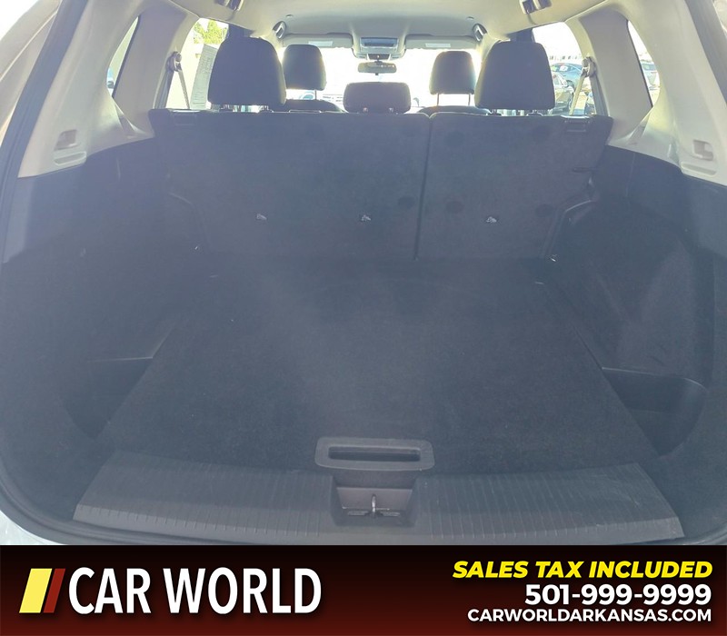 Nissan Rogue Vehicle Full-screen Gallery Image 13