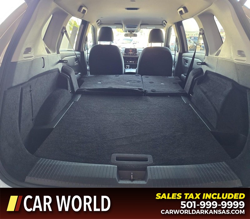 Nissan Rogue Vehicle Full-screen Gallery Image 14