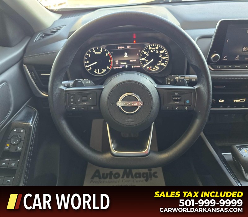 Nissan Rogue Vehicle Full-screen Gallery Image 15