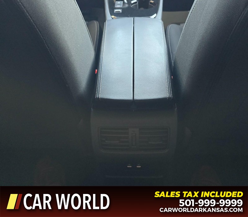 Nissan Rogue Vehicle Full-screen Gallery Image 19