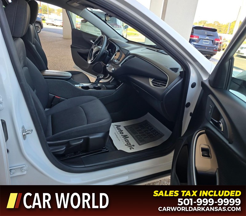 Chevrolet Malibu Vehicle Full-screen Gallery Image 11