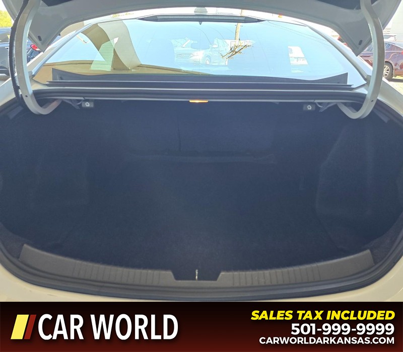 Chevrolet Malibu Vehicle Full-screen Gallery Image 13