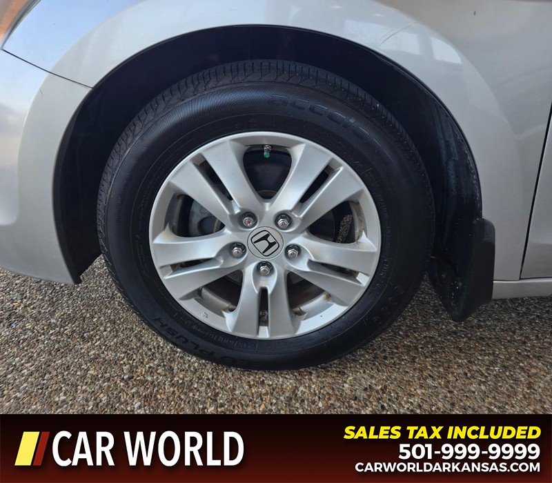 Honda Accord Sedan Vehicle Full-screen Gallery Image 6