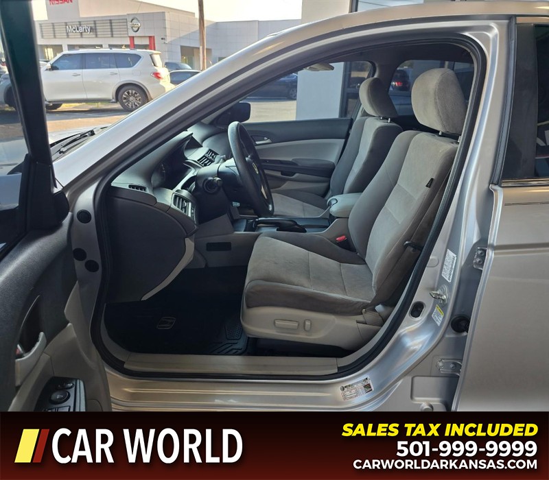 Honda Accord Sedan Vehicle Full-screen Gallery Image 8