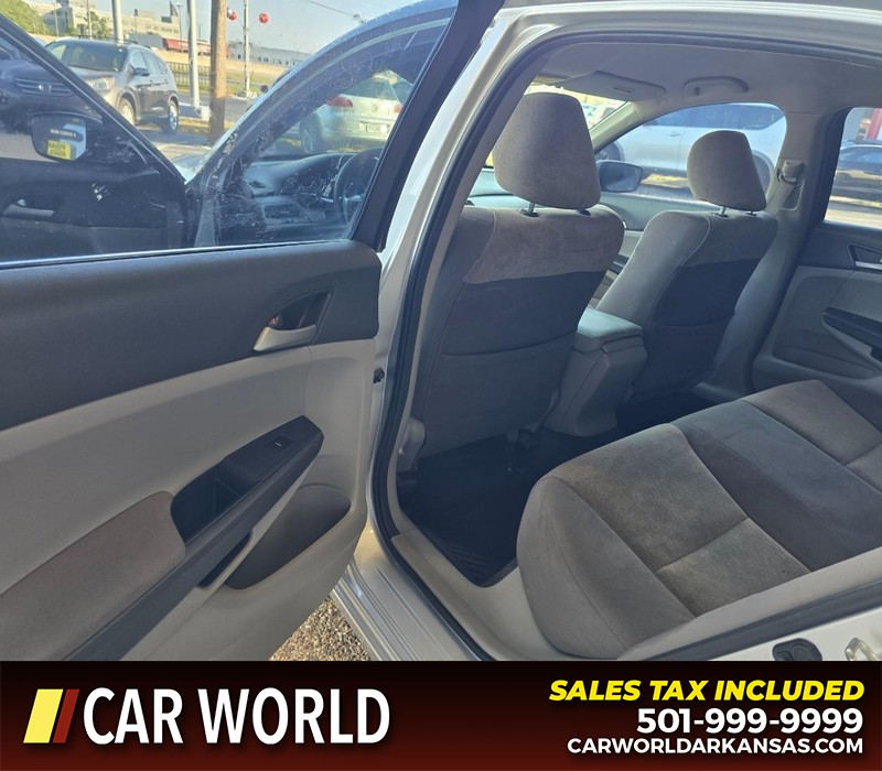 Honda Accord Sedan Vehicle Full-screen Gallery Image 9
