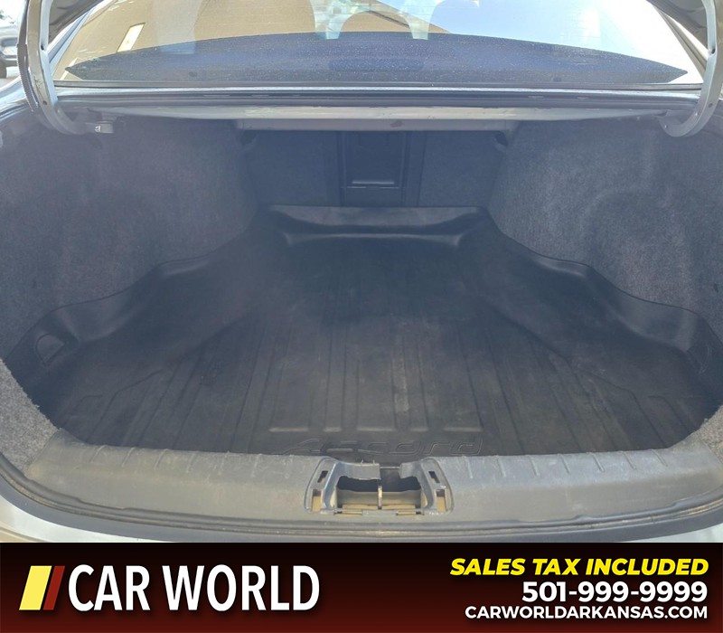 Honda Accord Sedan Vehicle Full-screen Gallery Image 13