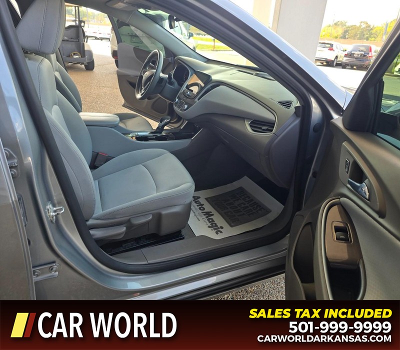 Chevrolet Malibu Vehicle Full-screen Gallery Image 11