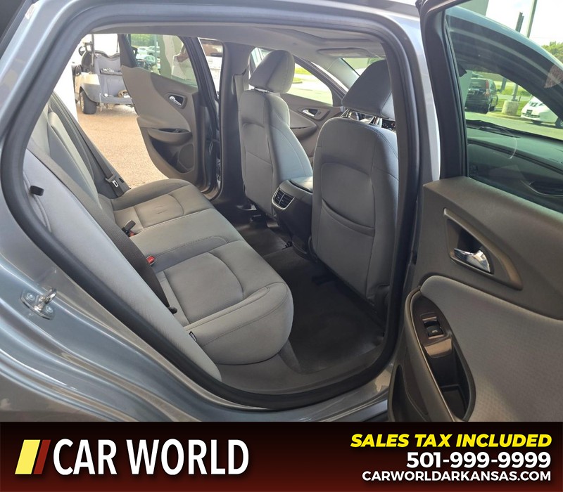 Chevrolet Malibu Vehicle Full-screen Gallery Image 12