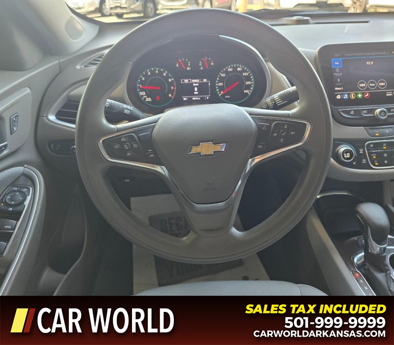 Chevrolet Malibu Vehicle Full-screen Gallery Image 15