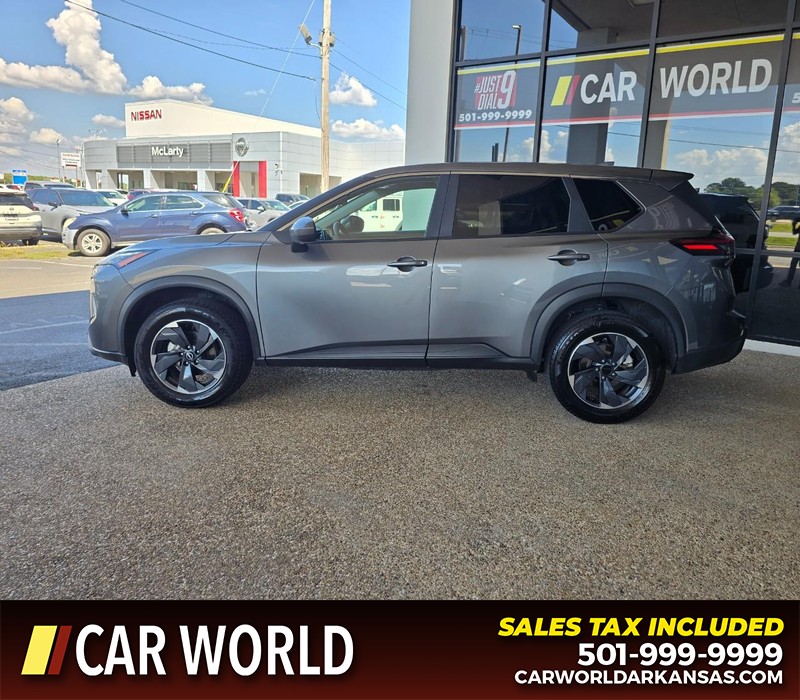 Nissan Rogue Vehicle Full-screen Gallery Image 4