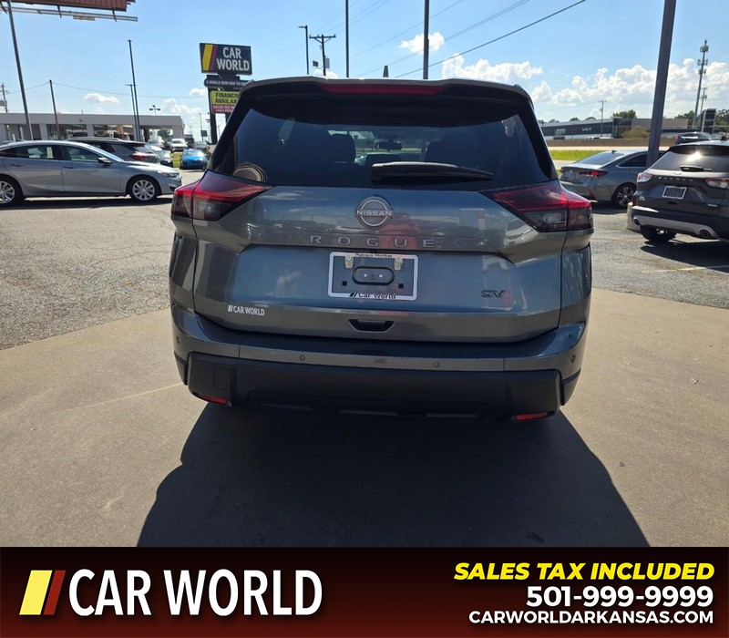 Nissan Rogue Vehicle Full-screen Gallery Image 5